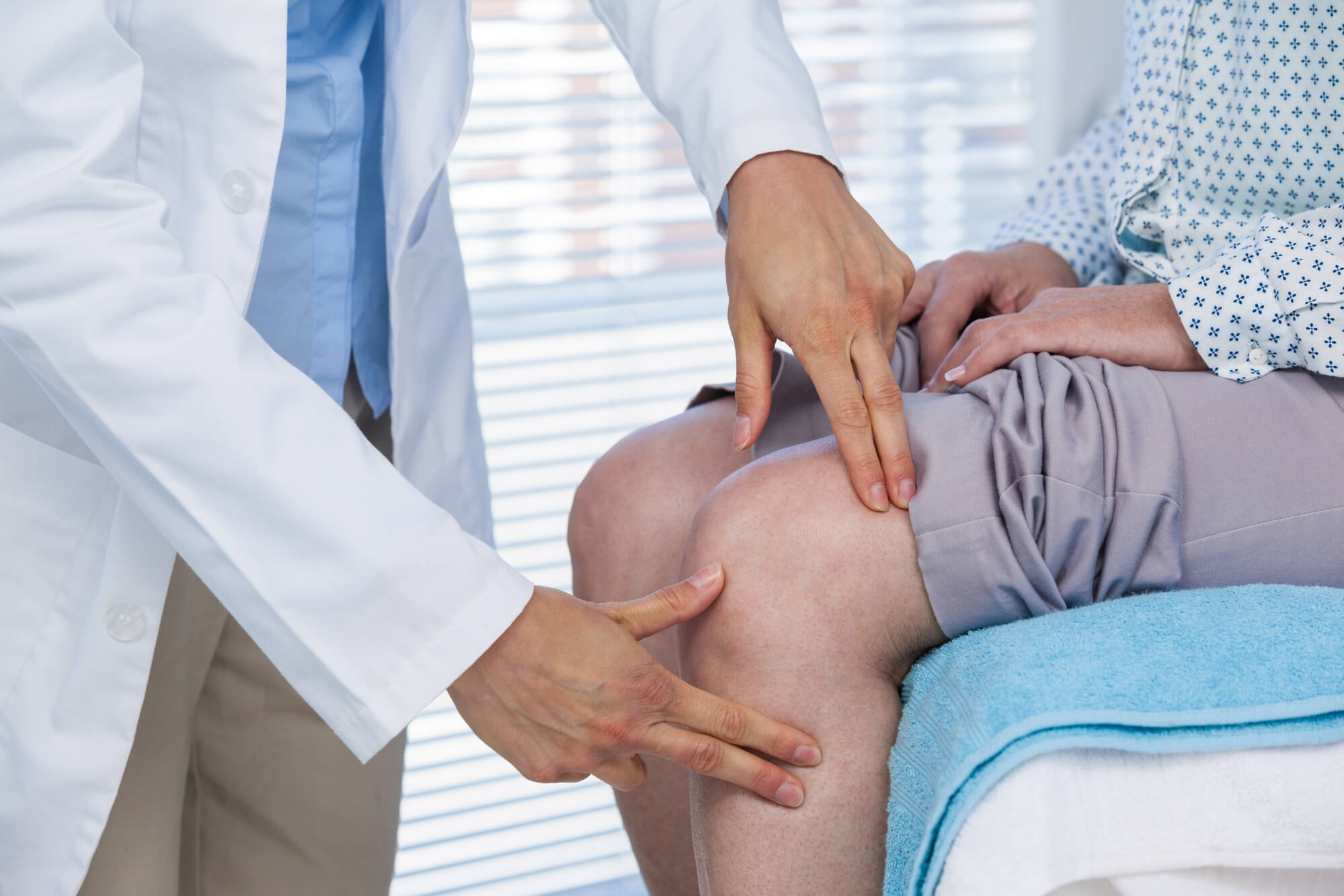 טיפול בכאבי ברכיים - דר' עמית רגב