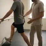 טיפול בארתרוזיס בירך: טיפול שמרני, זריקות או החלפת מפרק?